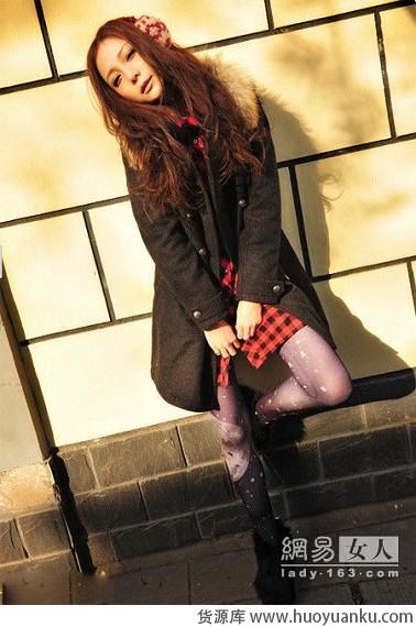 另类打底裤的个性穿搭-第4张图片-货源库