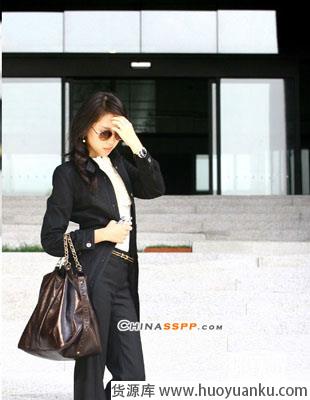 春季风衣的选购和搭配-第10张图片-货源库