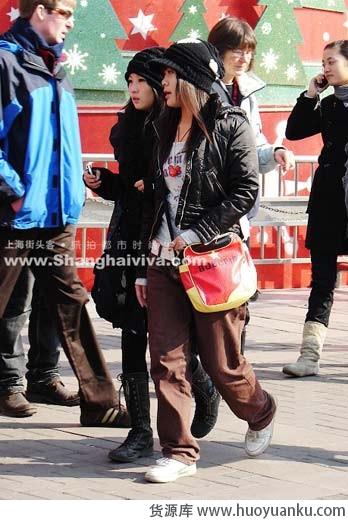 上海MM街头装扮实拍-第5张图片-货源库