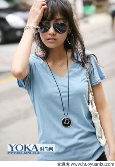 纯色T恤的精彩搭配-第4张图片-货源库 纯色T恤的精彩搭配-第4张图片-货源库