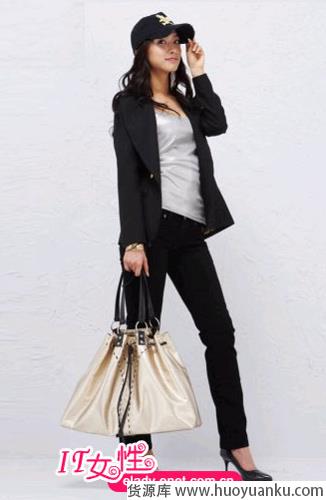 提升成熟高贵气质的黑色调搭配-第11张图片-货源库