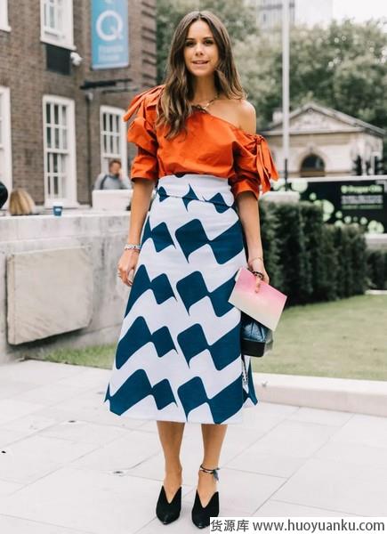 露肩装:放大你的美,只需这一招-第5张图片-货源库 露肩装:放大你的美,只需这一招-第5张图片-货源库