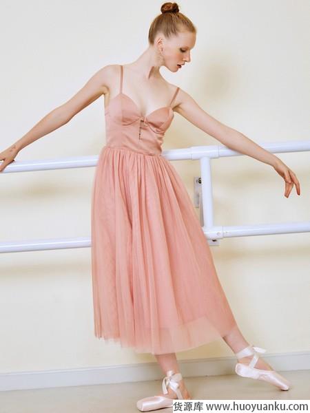 热度不减引力强大,性感吊带时髦开挂-第11张图片-货源库 热度不减引力强大,性感吊带时髦开挂-第11张图片-货源库