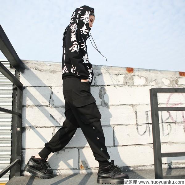 “酷”法新穿，春季造型必备款-第6张图片-货源库