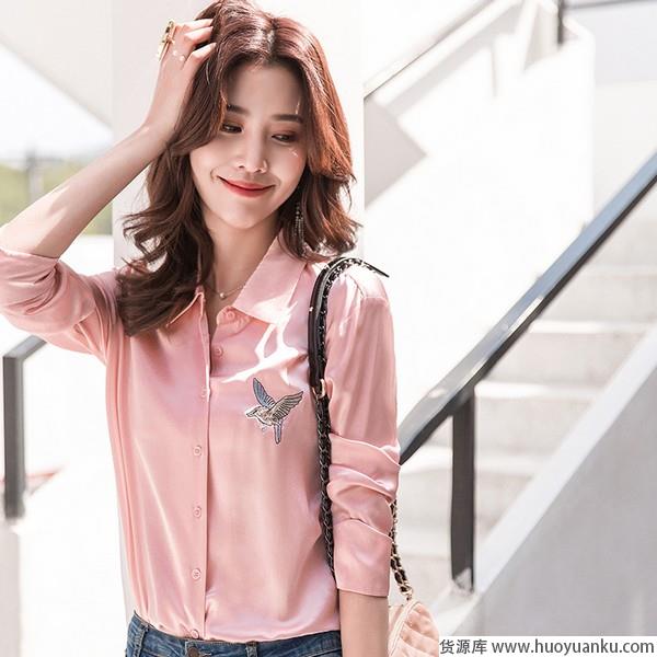 高贵优雅魅力难挡，丝缎衣裙美到发光-第19张图片-货源库