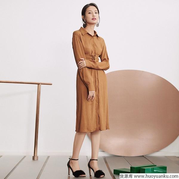 秋季裙装质感为首,换季穿搭有它不愁-第8张图片-货源库 秋季裙装质感为首,换季穿搭有它不愁-第8张图片-货源库