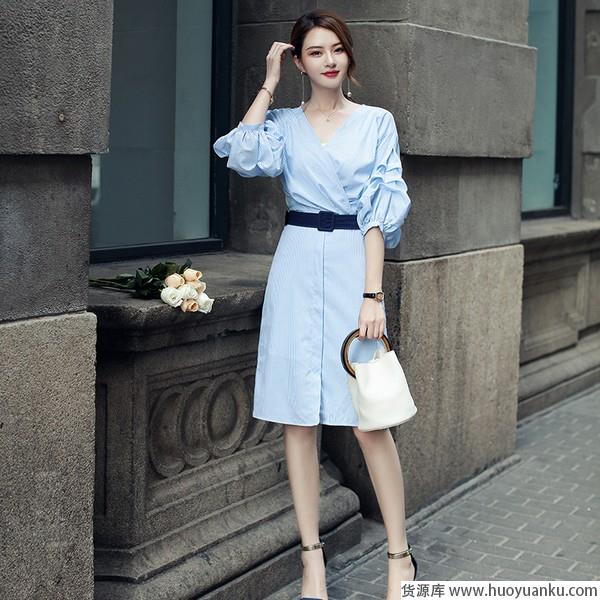 秋季裙装质感为首,换季穿搭有它不愁-第10张图片-货源库 秋季裙装质感为首,换季穿搭有它不愁-第10张图片-货源库