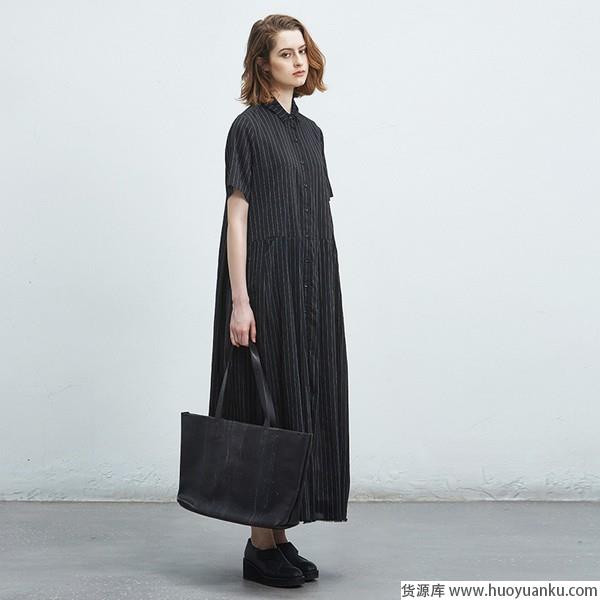 秋季裙装质感为首,换季穿搭有它不愁-第18张图片-货源库 秋季裙装质感为首,换季穿搭有它不愁-第18张图片-货源库