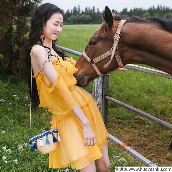 出去玩儿,当然要穿裙子了-第1张图片-货源库 出去玩儿,当然要穿裙子了-第1张图片-货源库