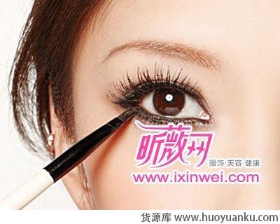 教你打造甜蜜可人俏女郎妆容-第3张图片-货源库