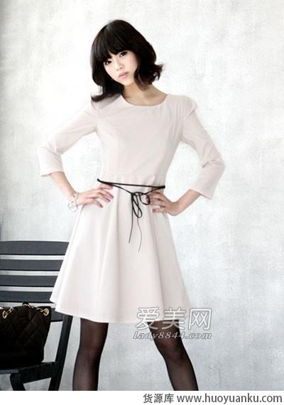 雅致纯白连衣裙-第1张图片-货源库