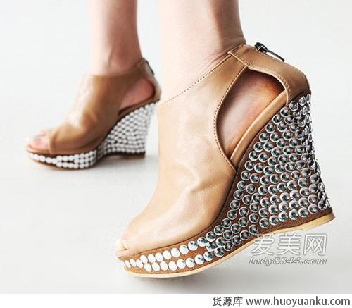 新品坡跟鞋让你高挑又迷人-第14张图片-货源库