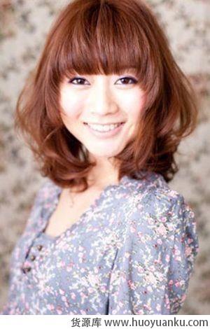 凌乱感微卷发型-第1张图片-货源库