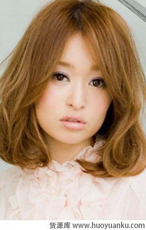 凌乱感微卷发型-第4张图片-货源库