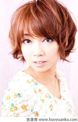 凌乱感微卷发型-第7张图片-货源库