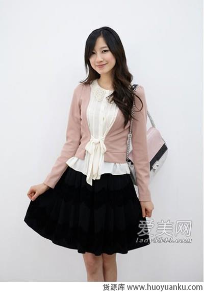 优雅短裙搭出不一样的潮味-第7张图片-货源库