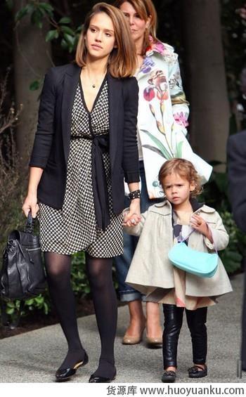 西装和裙子的搭配-第6张图片-货源库