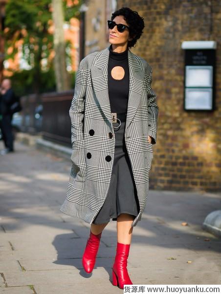 走在秋冬的路上，别忘了怀旧质感格纹装-第6张图片-货源库