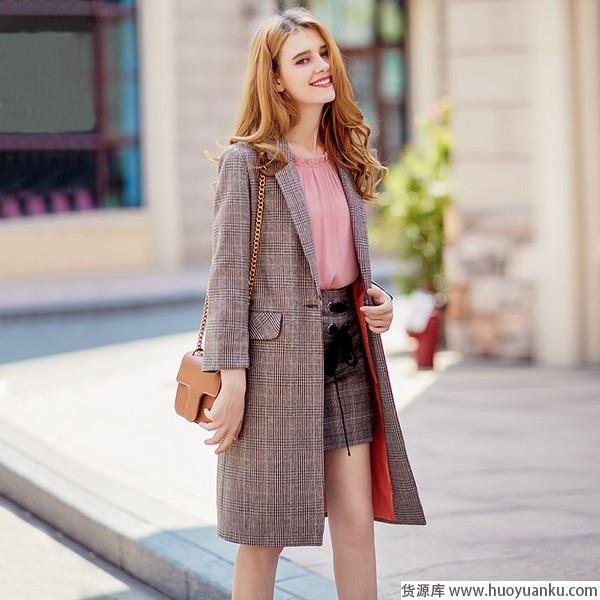 走在秋冬的路上，别忘了怀旧质感格纹装-第8张图片-货源库