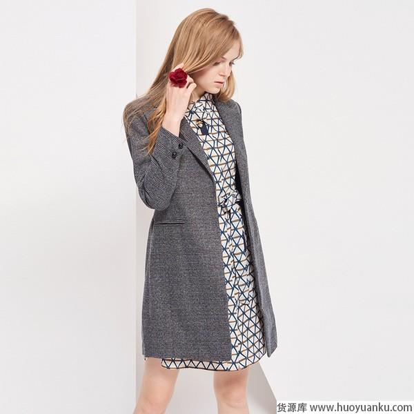 走在秋冬的路上，别忘了怀旧质感格纹装-第9张图片-货源库