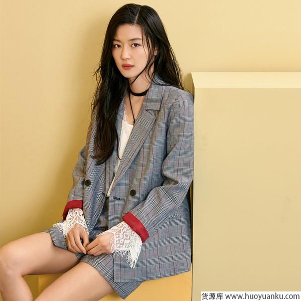 走在秋冬的路上，别忘了怀旧质感格纹装-第12张图片-货源库