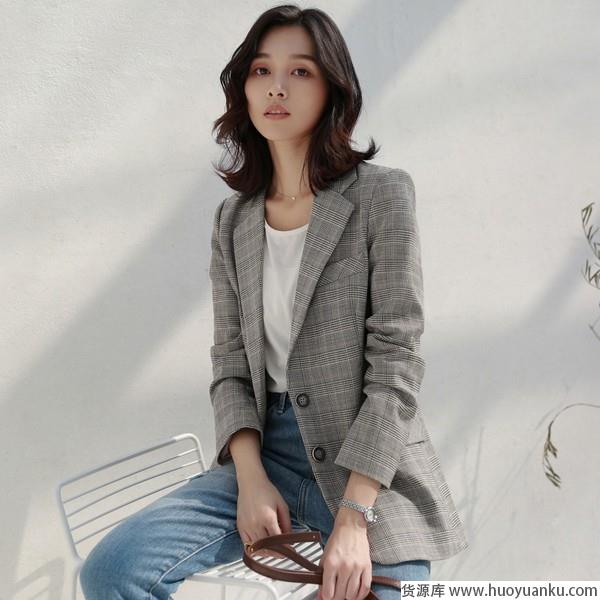 走在秋冬的路上，别忘了怀旧质感格纹装-第14张图片-货源库