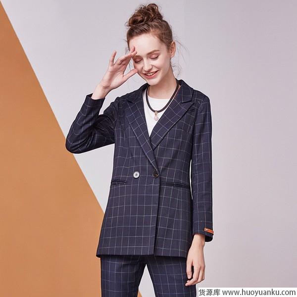 走在秋冬的路上，别忘了怀旧质感格纹装-第16张图片-货源库