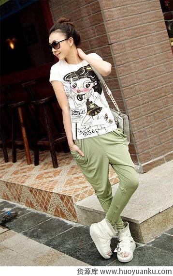 T恤+裙装简单搭配时髦一整周-第4张图片-货源库 T恤+裙装简单搭配时髦一整周-第4张图片-货源库