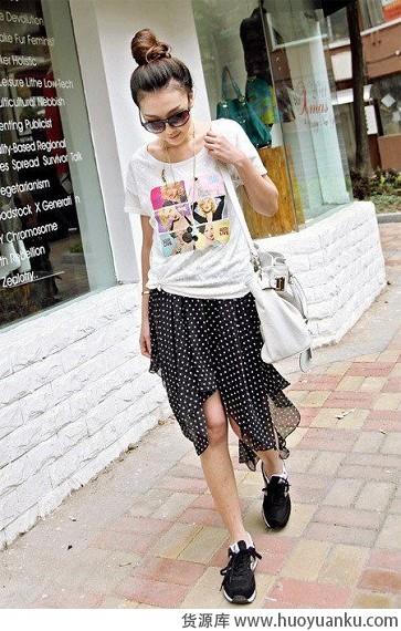 T恤+裙装简单搭配时髦一整周-第5张图片-货源库 T恤+裙装简单搭配时髦一整周-第5张图片-货源库