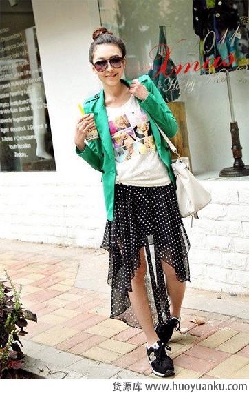 T恤+裙装简单搭配时髦一整周-第8张图片-货源库 T恤+裙装简单搭配时髦一整周-第8张图片-货源库