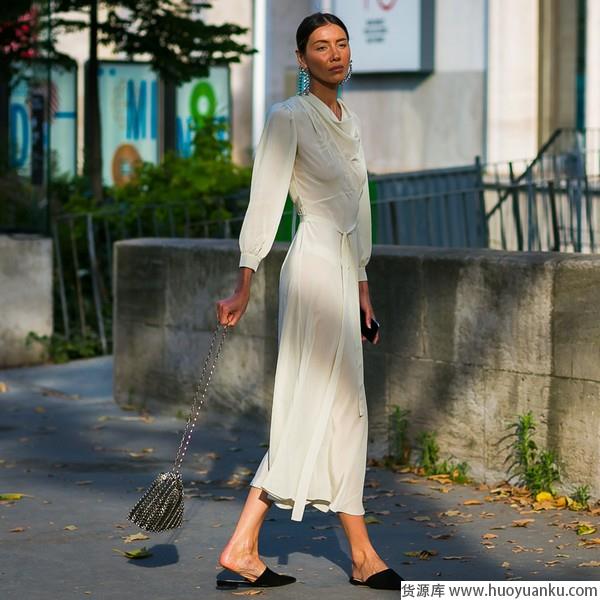 高贵优雅魅力难挡,丝缎衣裙美到发光-第1张图片-货源库 高贵优雅魅力难挡,丝缎衣裙美到发光-第1张图片-货源库