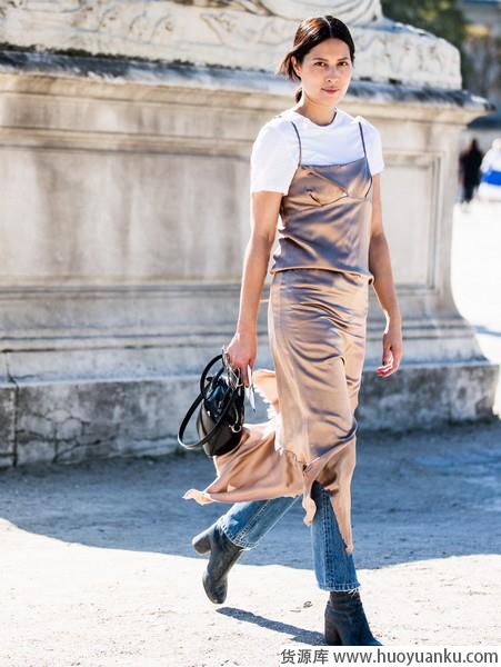 高贵优雅魅力难挡,丝缎衣裙美到发光-第3张图片-货源库 高贵优雅魅力难挡,丝缎衣裙美到发光-第3张图片-货源库