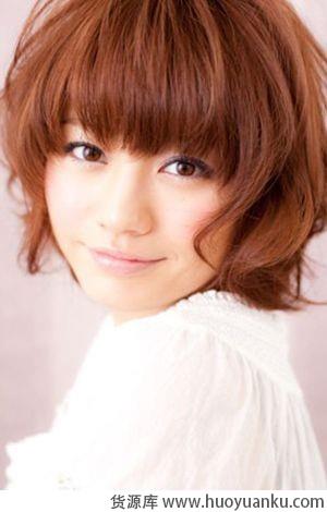 凌乱感微卷发型-第5张图片-货源库