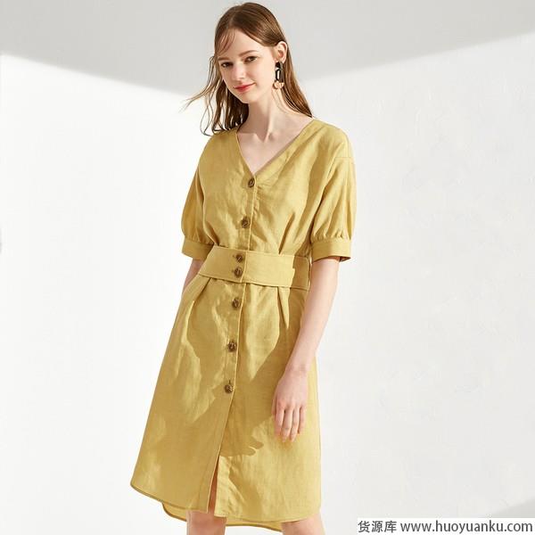 清凉显瘦应对炎夏，各种V领竞相出招-第15张图片-货源库