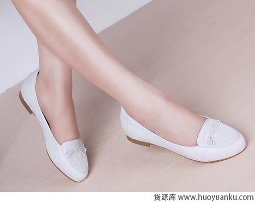 真皮秋鞋上镜款,品位时尚大比拼-第18张图片-货源库 真皮秋鞋上镜款,品位时尚大比拼-第18张图片-货源库