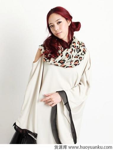 轻薄丝巾打造魅惑女人味-第3张图片-货源库