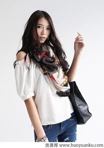 轻薄丝巾打造魅惑女人味-第5张图片-货源库