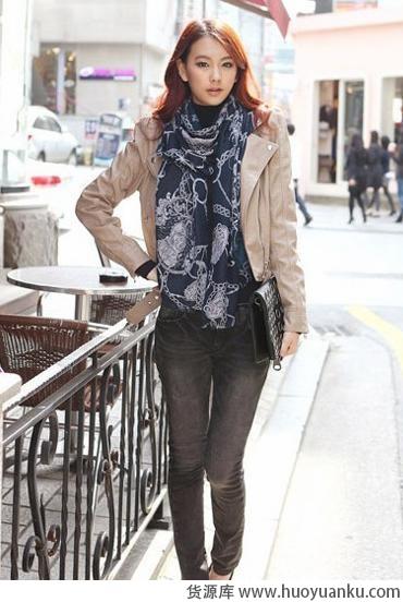 轻薄丝巾打造魅惑女人味-第6张图片-货源库