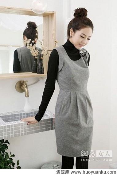 黑色打底衫和无袖连衣裙的搭配-第3张图片-货源库