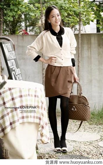 高亲和力白色毛衣-第1张图片-货源库