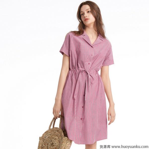 清凉显瘦应对炎夏,各种V领竞相出招-第17张图片-货源库 清凉显瘦应对炎夏,各种V领竞相出招-第17张图片-货源库