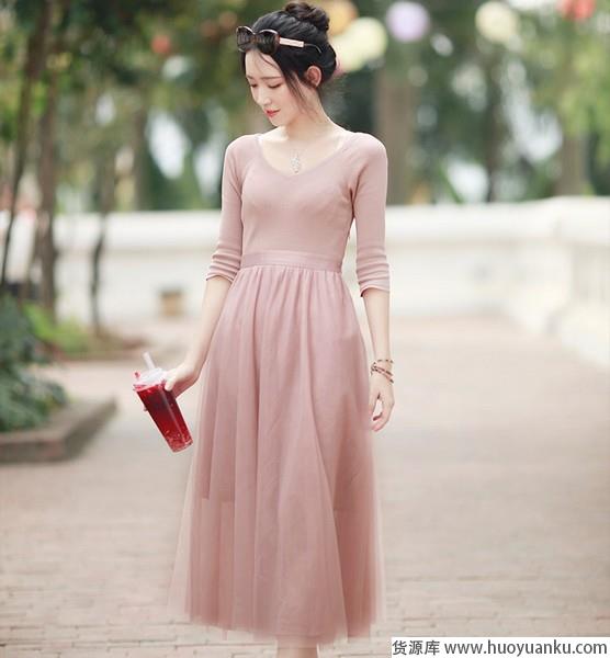 清凉显瘦应对炎夏,各种V领竞相出招-第18张图片-货源库 清凉显瘦应对炎夏,各种V领竞相出招-第18张图片-货源库