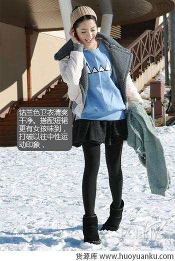 多彩卫衣的韩式搭配-第2张图片-货源库