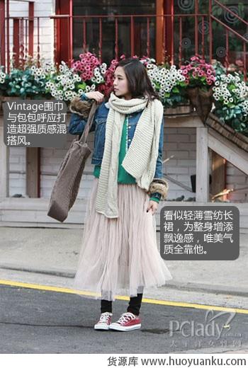 多彩卫衣的韩式搭配-第3张图片-货源库