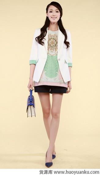 轻熟装扮必备潮流单品-第9张图片-货源库