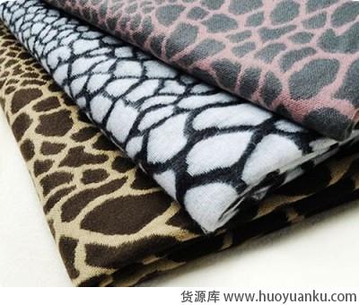 浓浓校园风的围巾搭配-第10张图片-货源库 浓浓校园风的围巾搭配-第10张图片-货源库