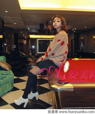 彩色毛衣的抢眼穿搭-第8张图片-货源库