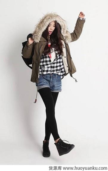 基本款格纹衬衫的时尚混搭-第7张图片-货源库