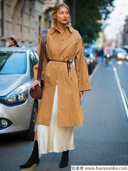 秋装外套选对不选贵,风衣优雅回归-第2张图片-货源库 秋装外套选对不选贵,风衣优雅回归-第2张图片-货源库