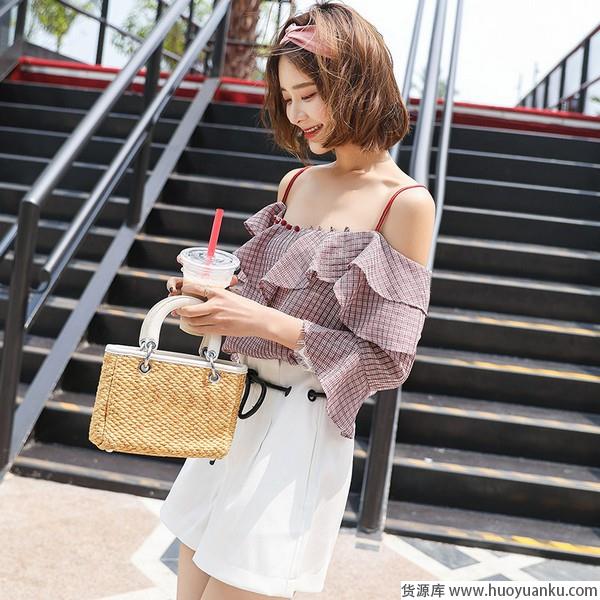 露肩装：放大你的美，只需这一招-第12张图片-货源库